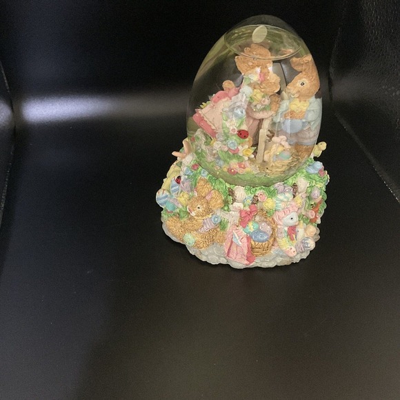 Easter Bunny Musical Snow Globe plays "Here Comes Peter Cottontail" - Picture 8 of 14